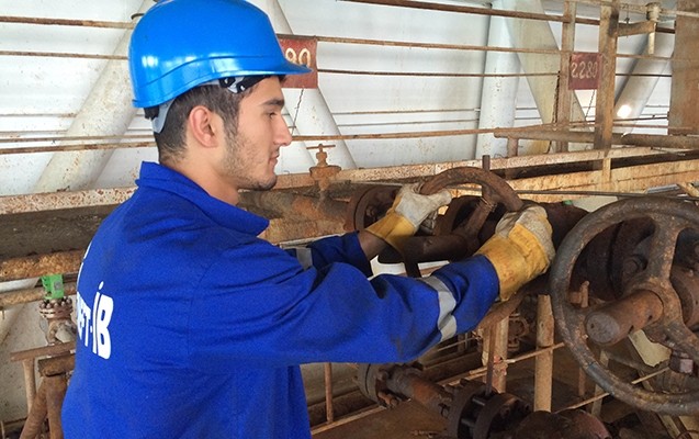telebeler-neft-daslarinda-tecrube-kecirler-