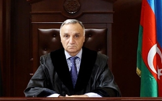 azerbaycanda-mehkeme-sedri-vefat-etdi-