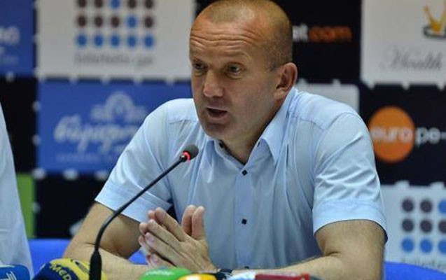 bayragi-cirirlarsa-futbolcun-ne-etmelidir-