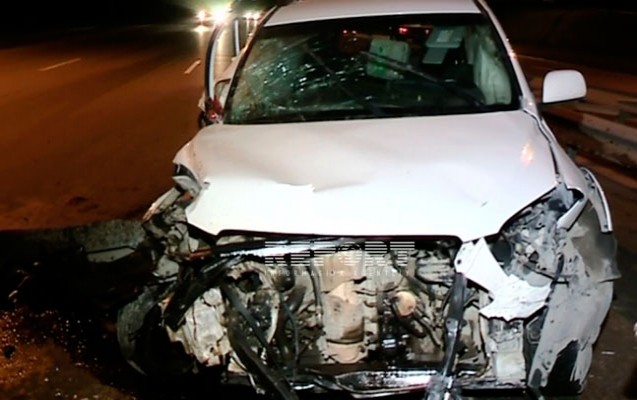 namelum-avtomobil-qeza-toretdi-