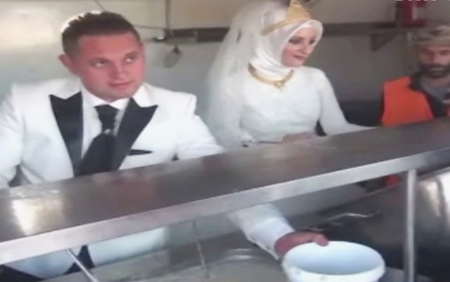 beyle-gelinin-hereketi-hamini-teeccublendirdi-