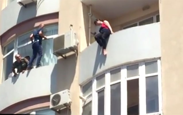 bakida-qadin-ozunu-binadan-atmaq-istedi-