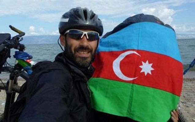 misirde-azerbaycanli-seyyahin-basina-getirilenler-