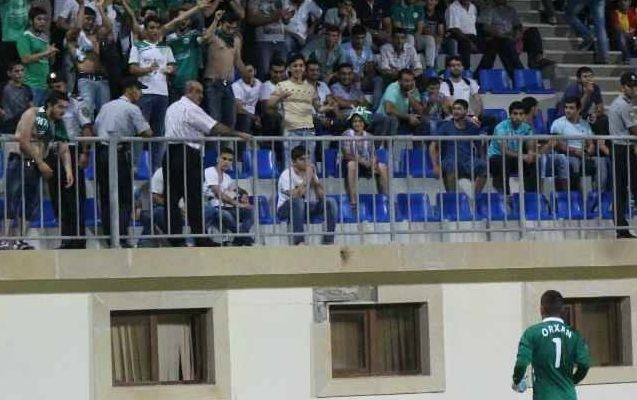 azerbaycanli-qapicidan-azarkeslere-jest-