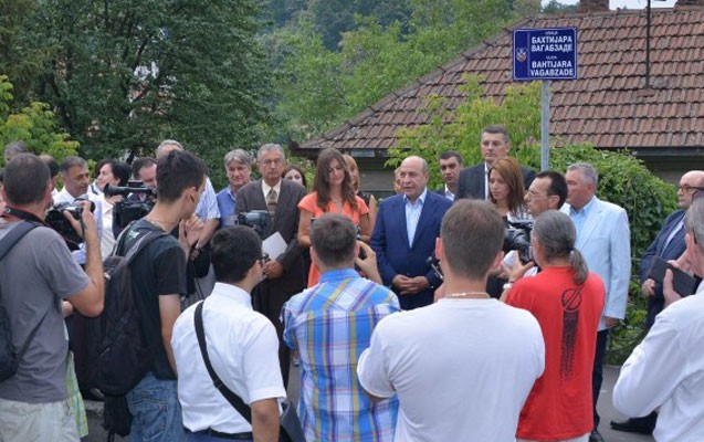 belqrad-kucelerinden-birine-bextiyar-vahabzadenin-adi-verildi-