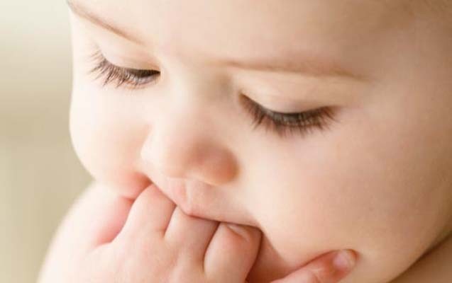 qeyri-resmi-yasadigi-qadinin-usagini-oldurdu-