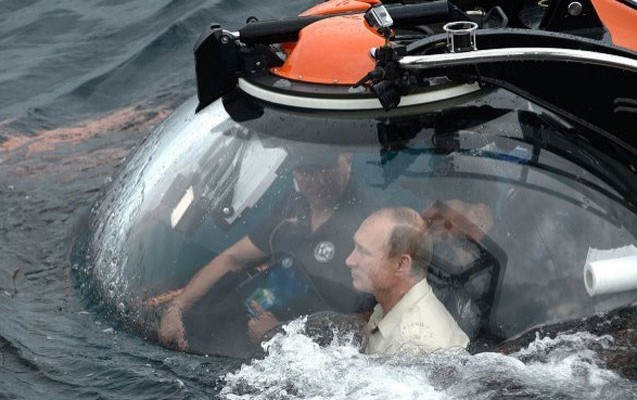 putin-qara-denizin-dibine-dusdu-