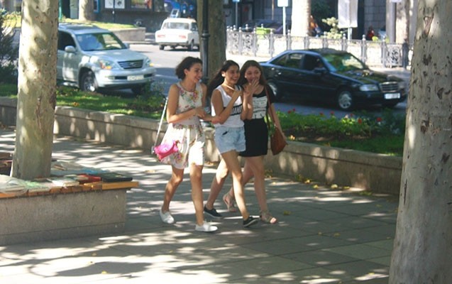 bu-devuskalar-yaman-nazli-olur-