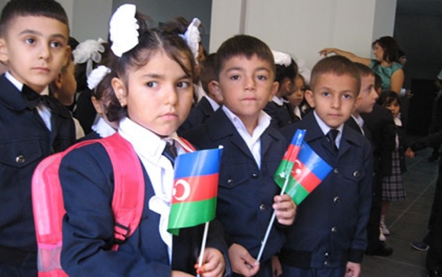 bakida-saxta-forma-hazirlayan-sex-tapildi-