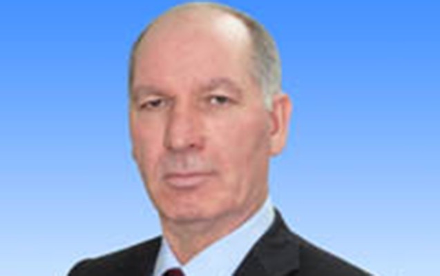 deputatin-qumarda-uduzan-qohumuna-8-il-ceza-