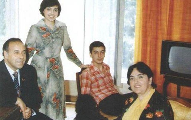 prezident-ailesinin-ailevi-arxiv-