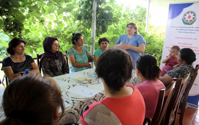 qaxda-seminar-kecirildi-