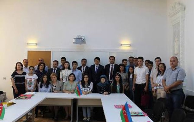 700-bal-toplayan-15-abituriyentle-gorus-
