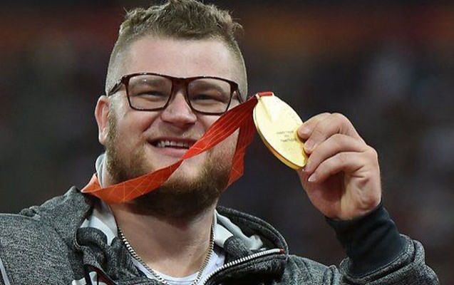 idmanci-taksi-surucusune-qizil-medalla-odenis-etdi-