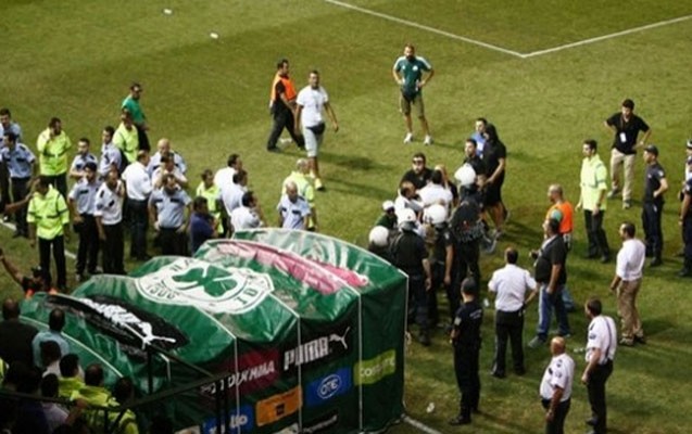 qebele-oyunundan-sonra-meydanda-ara-qarisdi-