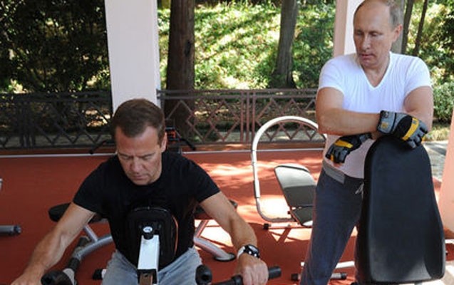 putin-ve-medvedev-birge-idman-etdiler-