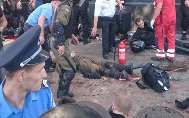 rada-qarsisinda-qanli-qarsidurma-