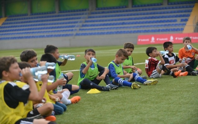 -mancester-yunayted-futbol-mektebine-novbeti-secimin-neticeleri-elan-edildi-
