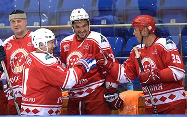 putin-mekteblilere-qarsi-yarisdi-