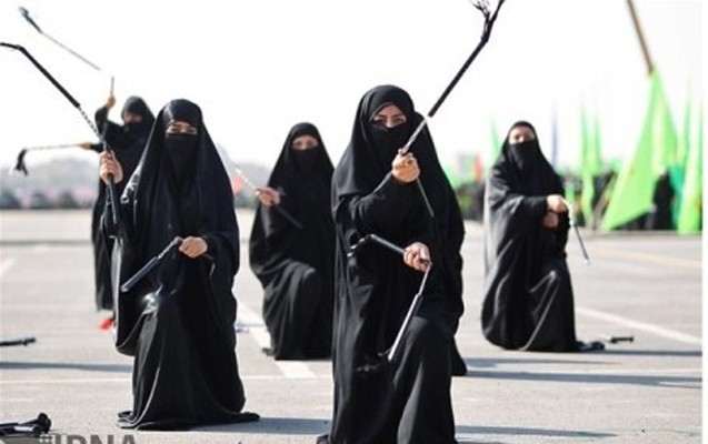iranli-qadin-milislerin-herbi-sousu-