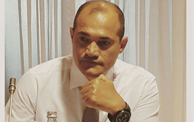 yap-xalqin-cibinden-pulunu-cixarir-