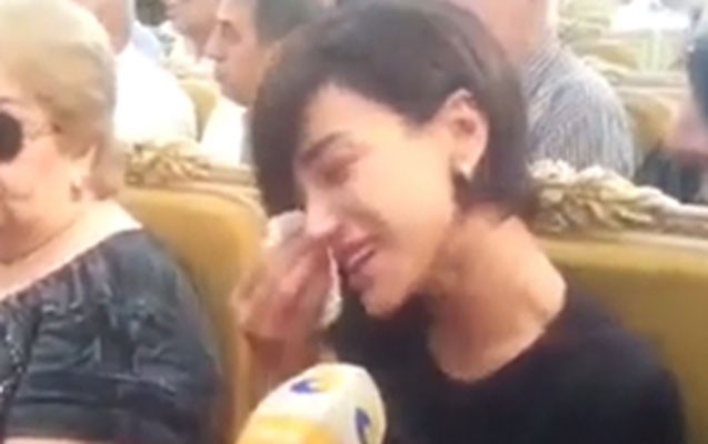 roya-goz-yaslarini-saxlaya-bilmedi