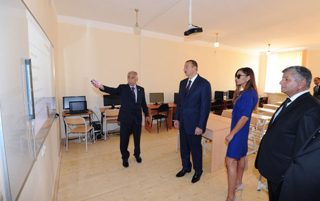 ilham-eliyev-liseye-bas-cekdi