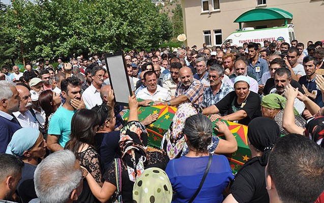 hdp-li-deputatlar-iki-terrorcunun-yas-merasiminde