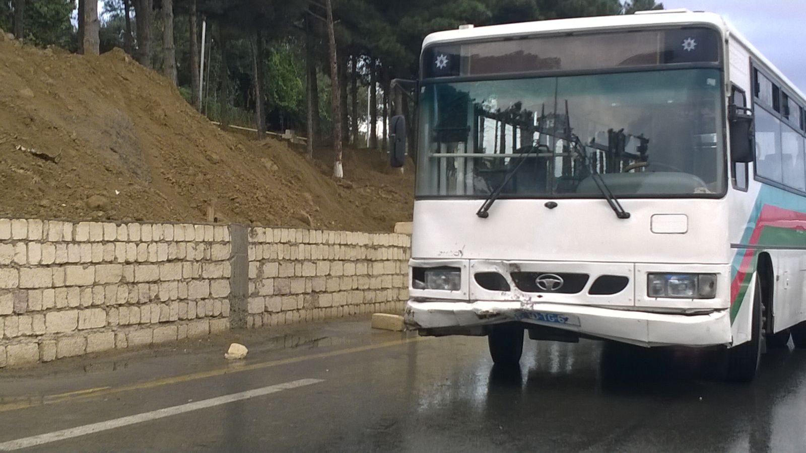 sumqayit-yolunda-avtobus-qezasi-
