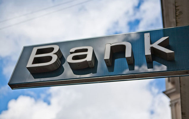 azerbaycanda-banklar-xerclerini-azaldacaqlar