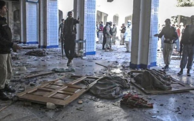 namaz-vaxti-mescide-hucum