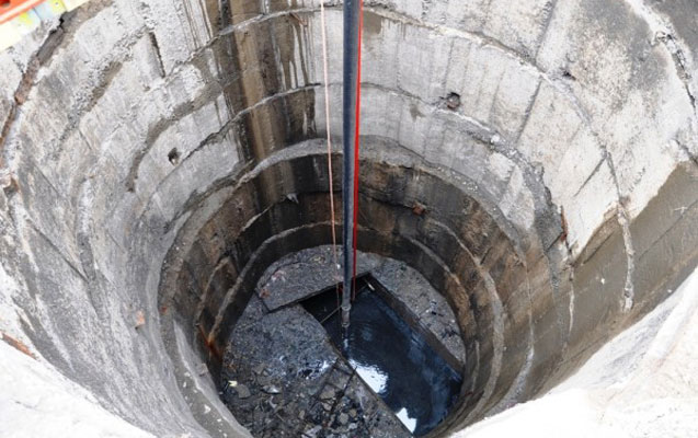 5-yasli-usaq-su-quyusuna-dusub-oldu