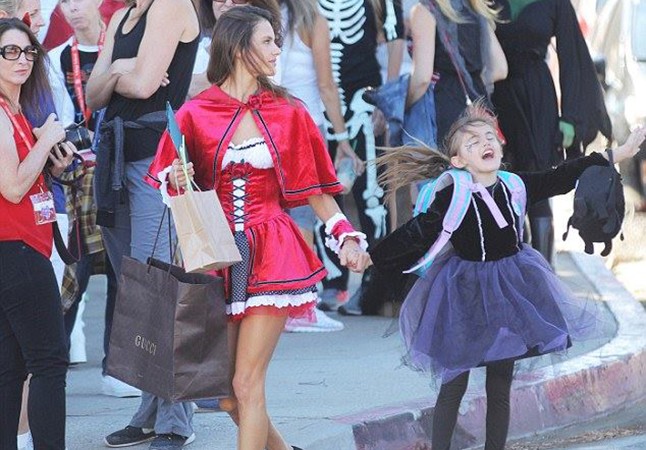 melek-bu-defe-qirmizi-papaq-oldu