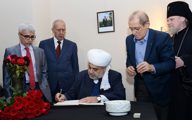 bakida-terror-qurbanlari-ucun-xatire-kitabi