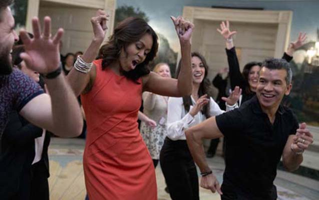 misel-obama-aktyorla-bele-reqs-etdi