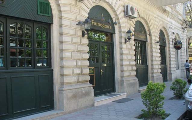 bakida-daha-bir-meshur-mekan-baglandi