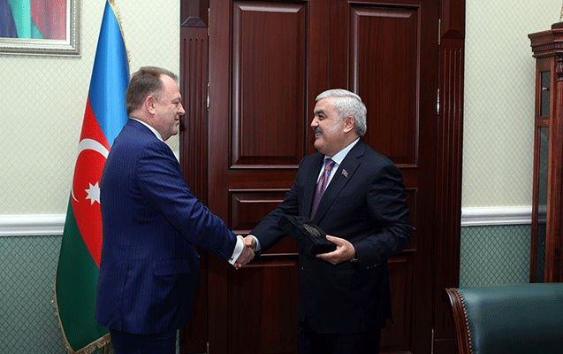 rovneq-abdullayev-marius-vizerle-gorusdu