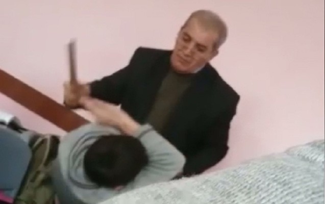 azerbaycanda-muellim-sagirdi-amansizcasina-doydu-