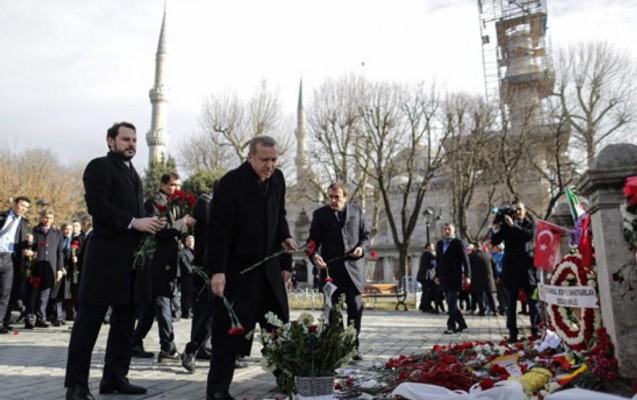 erdogan-terror-bas-veren-meydanda-