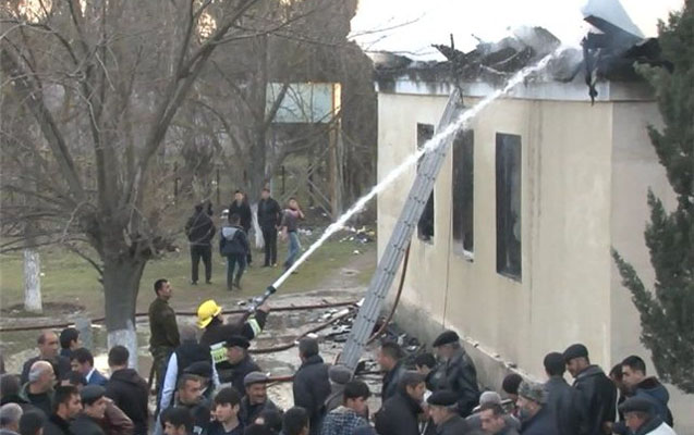 azerbaycanda-mekteb-binasi-yandi