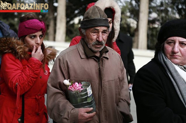 sehidlerin-qohumlari-bu-gun-fotosessiya