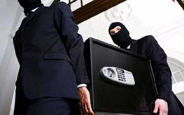 azerbaycanda-universitetden-seyf-ogurlandi