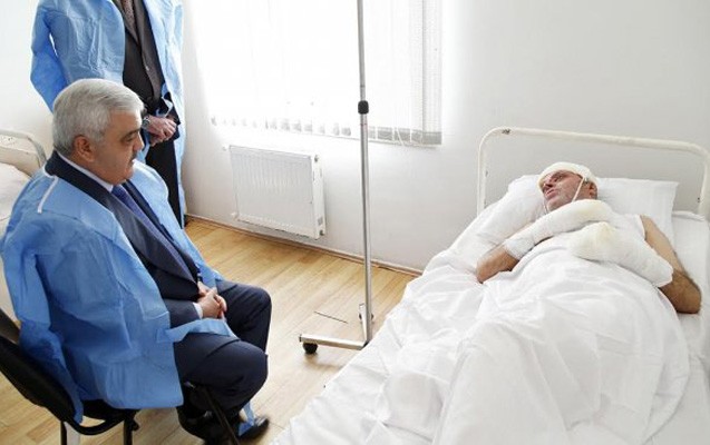 rovneq-abdullayev-yaralanmis-kohne-tanisina-bas-cekib