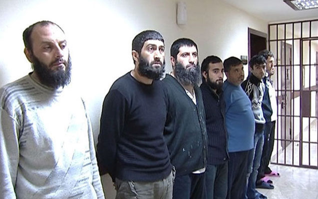 -bakida-qalmaqalli-mehkeme-basladi-