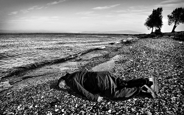 cinli-ressam-denizde-bogulan-suriyali-aylanin-obrazinda