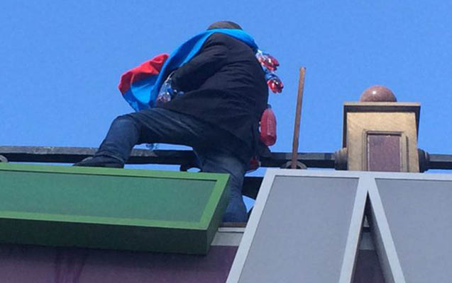 bakida-is-adami-ozunu-yandirmaq-istedi