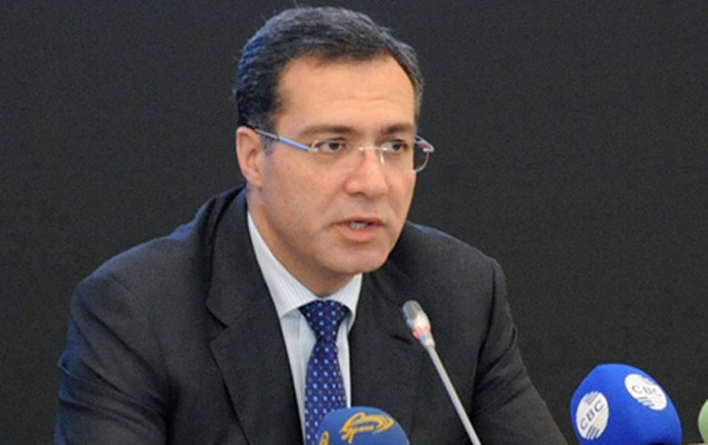 sahmar-movsumov-ukraynali-qadin-deputata-uduzdu