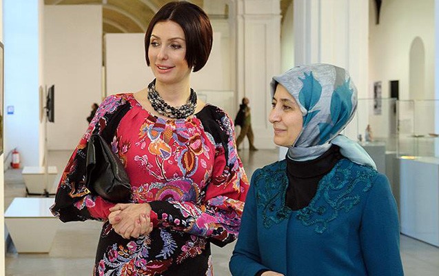 bas-nazirlerin-xanimlari-sergide