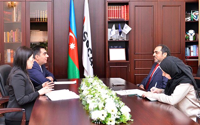 bee-nin-sefiri-baki-ali-neft-mektebinde-teqdimatla-cixis-edib