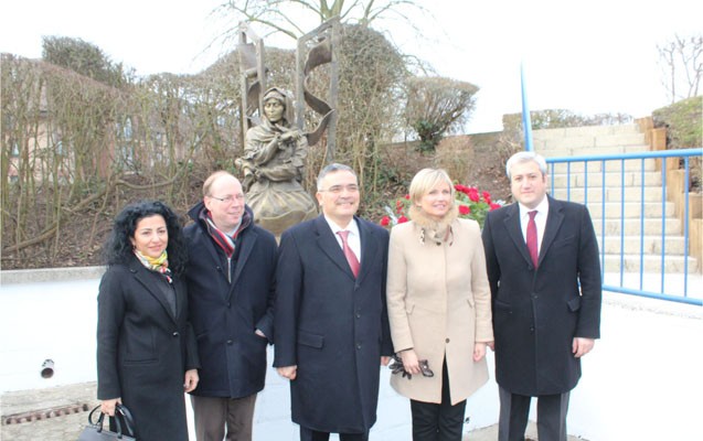 natevanin-heykelinin-acilisi-oldu